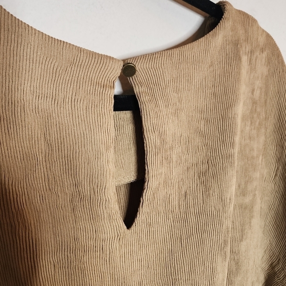 Flawless tan dress with pockets. Stretch waist. 3/4 sleeve. Crinkle fabric. M - Picture 9 of 15